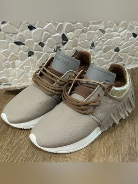 Esseutesse Leather Fringe Sneakers -